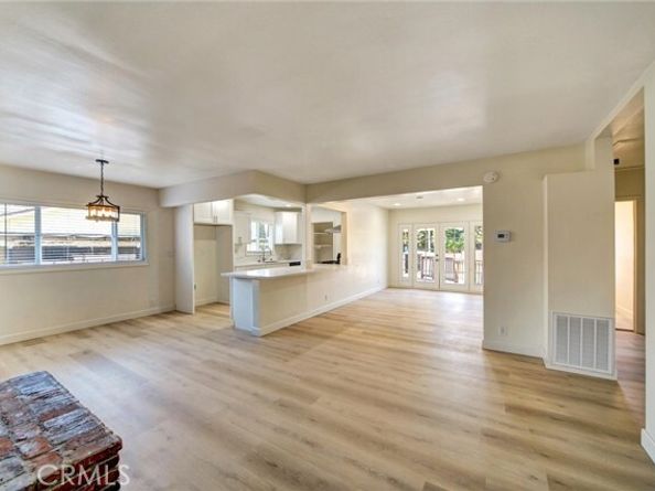 8217 Grove Street, Sunland (los Angeles) CA 91040