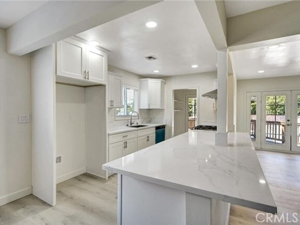 8217 Grove Street, Sunland (los Angeles) CA 91040