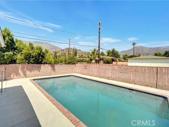 8217 Grove Street, Sunland (los Angeles) CA 91040