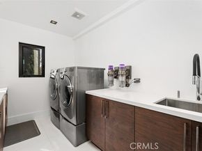 605 Marigold Avenue, Corona Del Mar (newport Beach) CA 92625