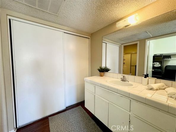 23288 Orange Avenue 5, Lake Forest (el Toro) CA 92630