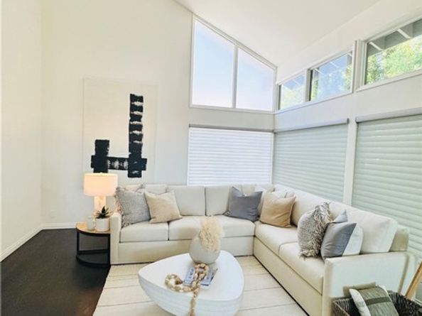 10230 Autumn Leaf, Los Angeles CA 90077