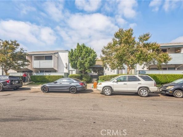 8801 Independence Avenue 11, Canoga Park (los Angeles) CA 91304