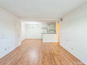 8801 Independence Avenue 11, Canoga Park (los Angeles) CA 91304