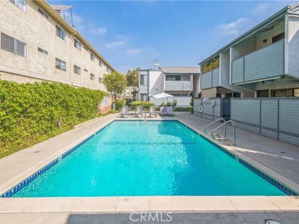 8801 Independence Avenue 11, Canoga Park (los Angeles) CA 91304