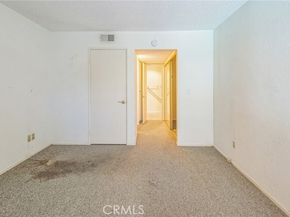 8801 Independence Avenue 11, Canoga Park (los Angeles) CA 91304