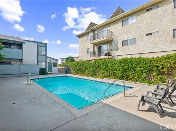 8801 Independence Avenue 11, Canoga Park (los Angeles) CA 91304