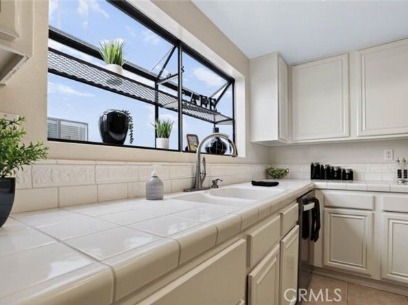 26 Claret 40, Irvine CA 92614