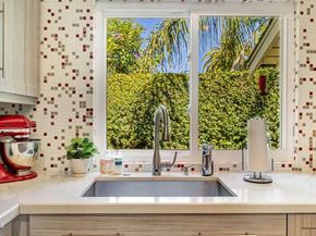 14921 Leadwell Street, Van Nuys (los Angeles) CA 91405