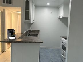 18620 Hatteras Street 272, Tarzana (los Angeles) CA 91356