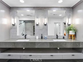 7702 De Soto, Canoga Park (los Angeles) CA 91304