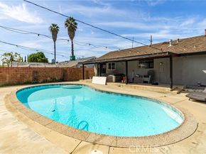 7702 De Soto, Canoga Park (los Angeles) CA 91304