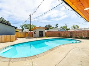 7702 De Soto, Canoga Park (los Angeles) CA 91304
