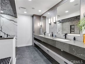 7702 De Soto, Canoga Park (los Angeles) CA 91304