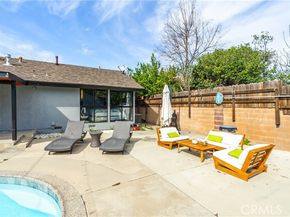 7702 De Soto, Canoga Park (los Angeles) CA 91304