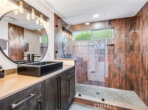 7702 De Soto, Canoga Park (los Angeles) CA 91304