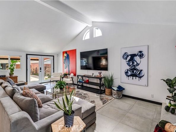 7702 De Soto, Canoga Park (los Angeles) CA 91304