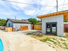 7702 De Soto, Canoga Park (los Angeles) CA 91304