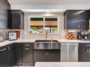 7702 De Soto, Canoga Park (los Angeles) CA 91304