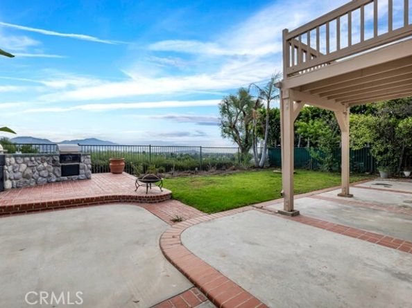 11954 Edgecliff Avenue, Sylmar (los Angeles) CA 91342