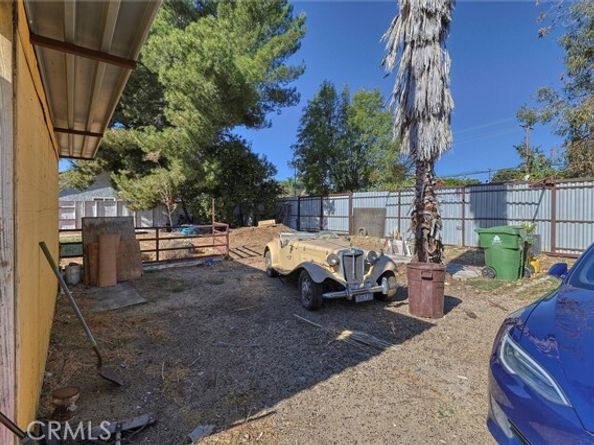 16326 Nordhoff Street, North Hills (los Angeles) CA 91343