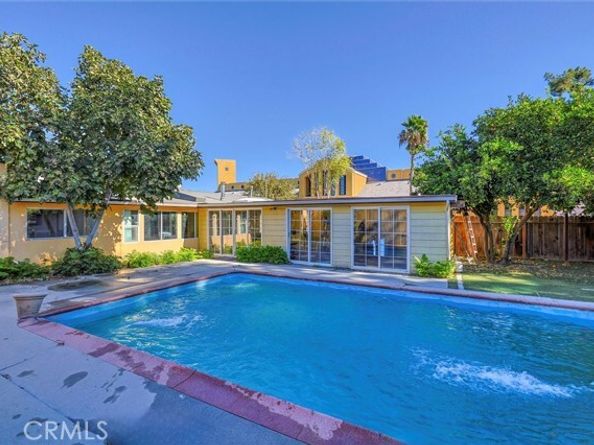 16326 Nordhoff Street, North Hills (los Angeles) CA 91343