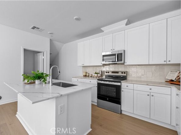 9423 N Sepulveda Blvd. 3, North Hills (los Angeles) CA 91343