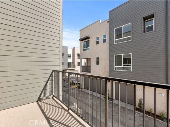 9423 N Sepulveda Blvd. 3, North Hills (los Angeles) CA 91343