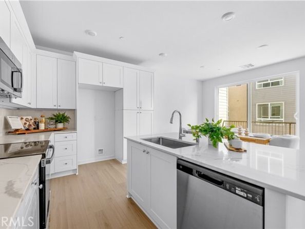 9423 N Sepulveda Blvd. 3, North Hills (los Angeles) CA 91343