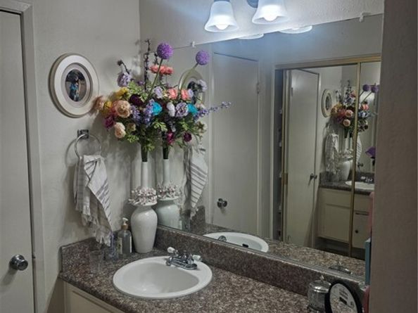 8601 International Avenue 266, Canoga Park (los Angeles) CA 91304