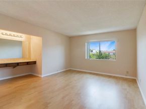 10234 Variel Avenue 12, Chatsworth (los Angeles) CA 91311
