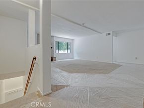 10229 Variel Avenue 16, Chatsworth (los Angeles) CA 91311