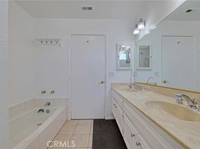 10229 Variel Avenue 16, Chatsworth (los Angeles) CA 91311