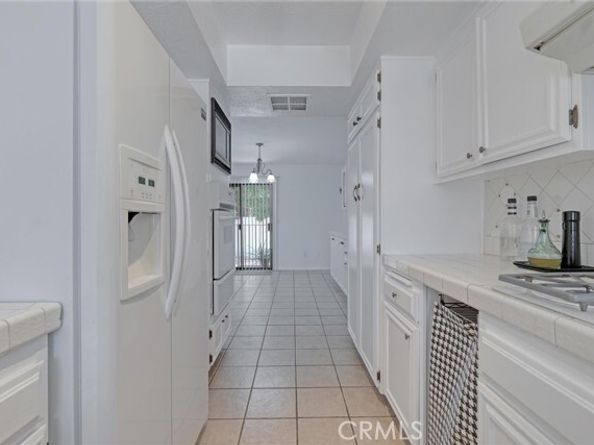 10229 Variel Avenue 16, Chatsworth (los Angeles) CA 91311