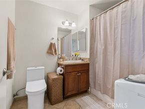 13951 Sherman Way 301, Van Nuys (los Angeles) CA 91405