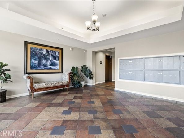 13951 Sherman Way 301, Van Nuys (los Angeles) CA 91405