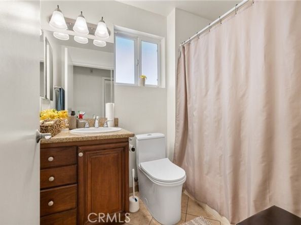 13951 Sherman Way 301, Van Nuys (los Angeles) CA 91405