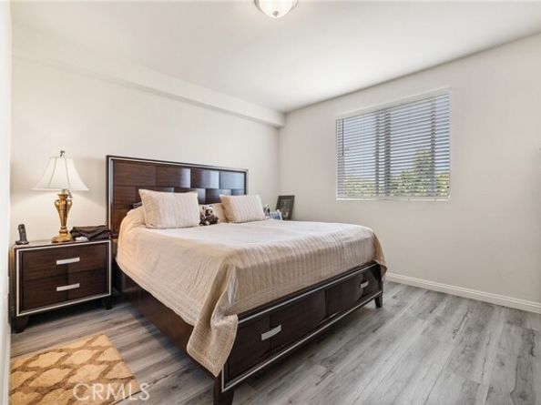 13951 Sherman Way 301, Van Nuys (los Angeles) CA 91405