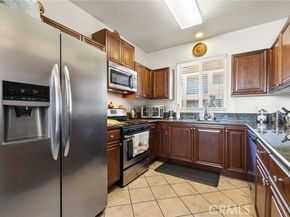 13951 Sherman Way 301, Van Nuys (los Angeles) CA 91405