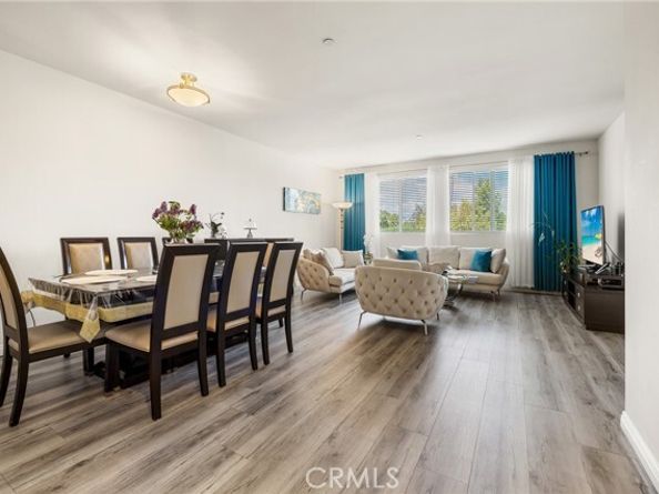 13951 Sherman Way 301, Van Nuys (los Angeles) CA 91405