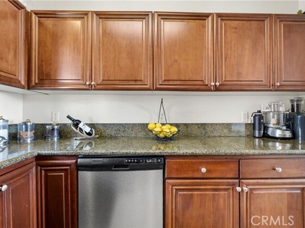 13951 Sherman Way 301, Van Nuys (los Angeles) CA 91405
