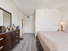 13951 Sherman Way 301, Van Nuys (los Angeles) CA 91405
