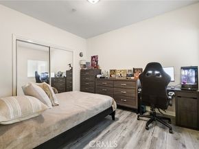 13951 Sherman Way 301, Van Nuys (los Angeles) CA 91405