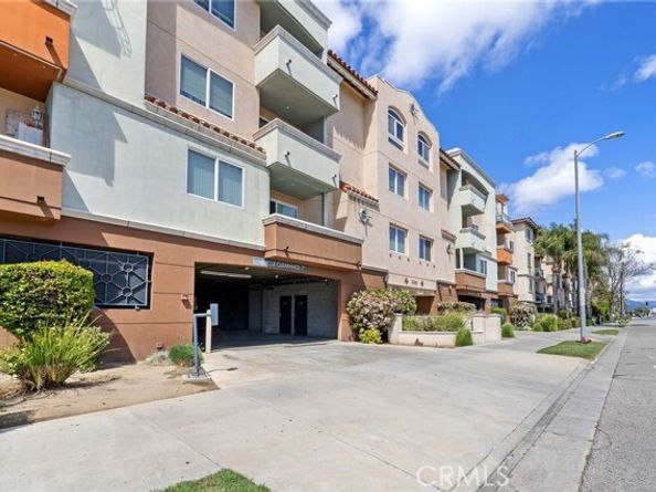 13951 Sherman Way 301, Van Nuys (los Angeles) CA 91405