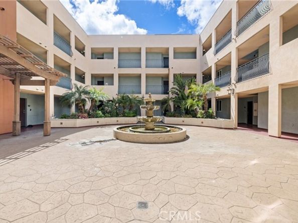 13951 Sherman Way 301, Van Nuys (los Angeles) CA 91405