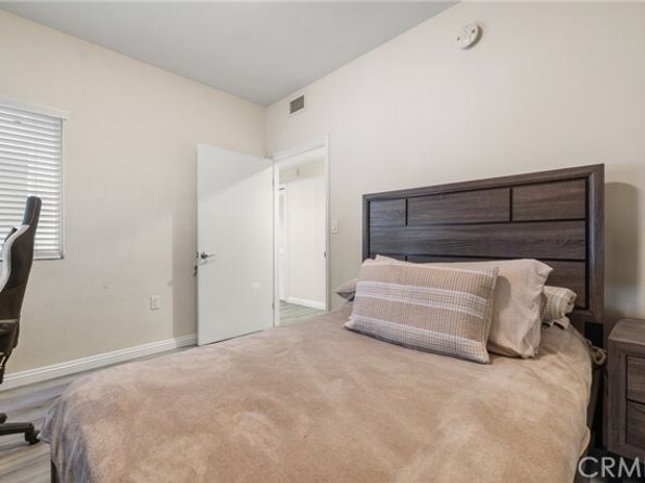 13951 Sherman Way 301, Van Nuys (los Angeles) CA 91405