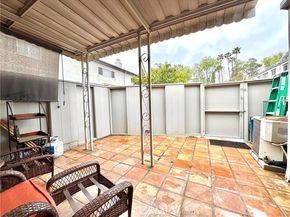 22131 Oxnard Street, Woodland Hills (los Angeles) CA 91367