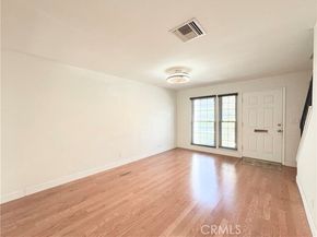 22131 Oxnard Street, Woodland Hills (los Angeles) CA 91367