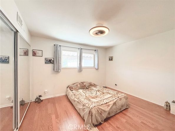 22131 Oxnard Street, Woodland Hills (los Angeles) CA 91367