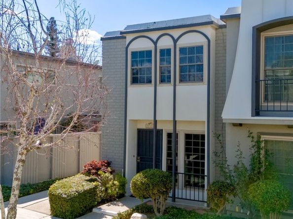 22131 Oxnard Street, Woodland Hills (los Angeles) CA 91367